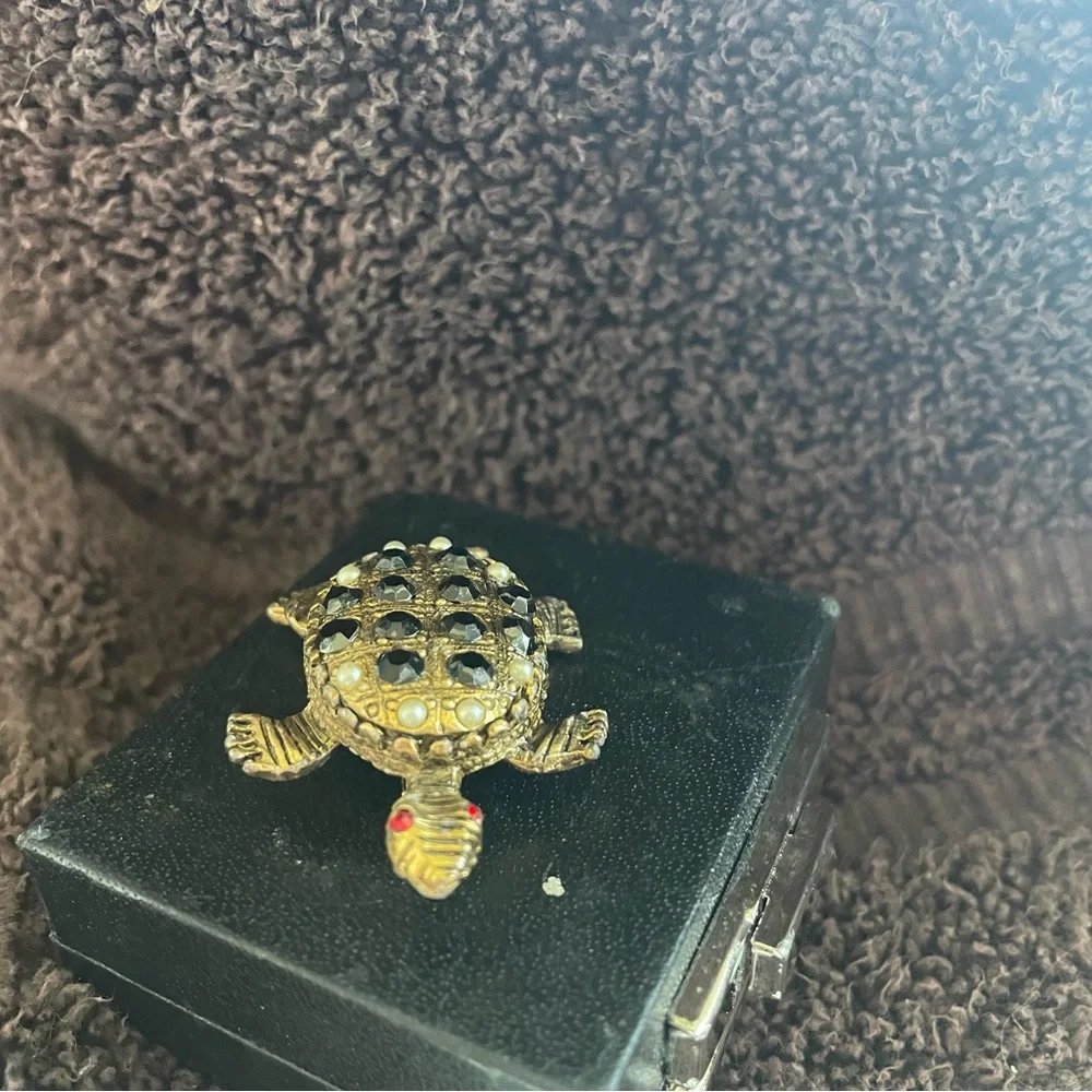 Turtle Pin - Picture 3 of 3